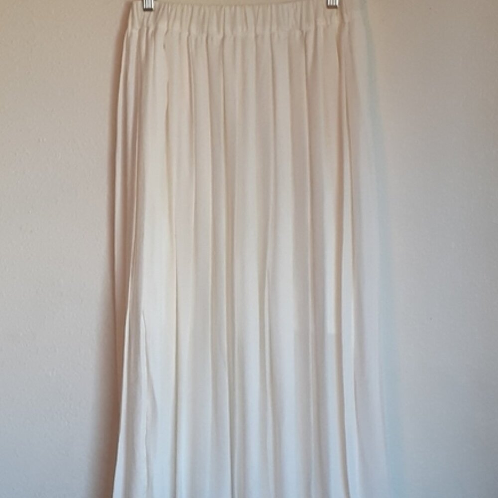 White plaited skir sz 12
